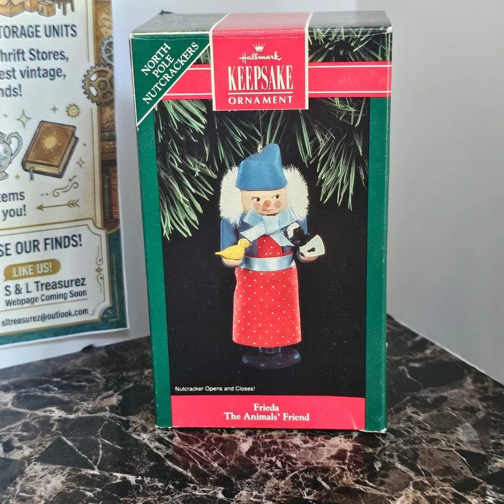 Hallmark Keepsake Ornament 1992 Frieda The Animals Friend North Pole Nutcrackers
